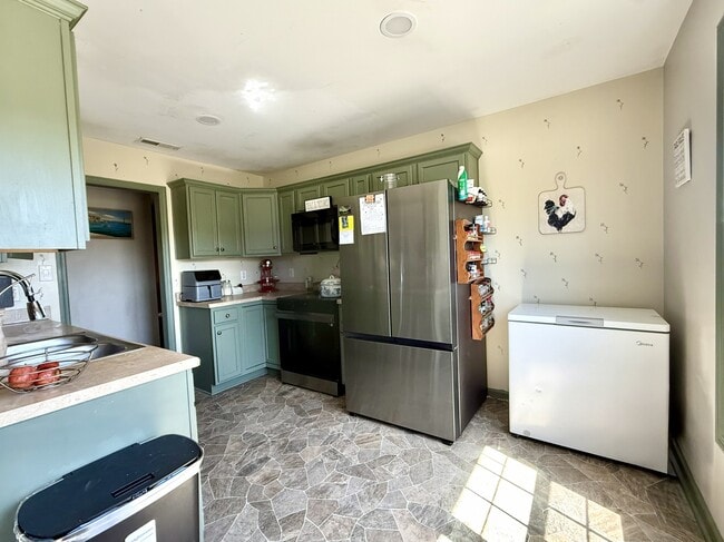 Building Photo - 110 Cherry Grove Dr