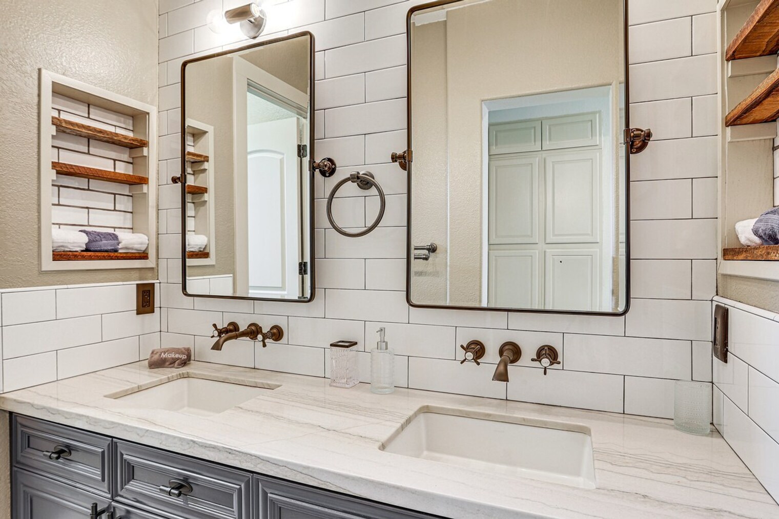 Building Photo - 13716 W Cypress St