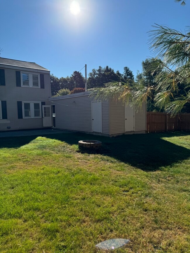 Building Photo - 10 Windorf Cir