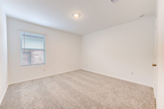 Building Photo - 40650 Balsam Run Ln