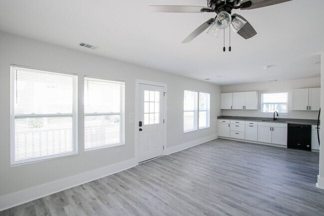 Building Photo - ?Move-In Special: $300 Off First Month if You Move by Feb 28, 2026!
