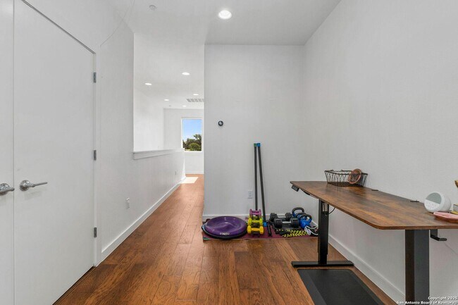 Building Photo - 102 Tendick St