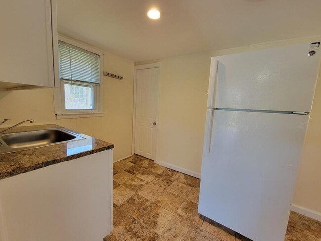 Building Photo - 53 Salem Pl