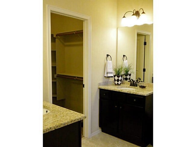 Building Photo - 538 N Keats Dr