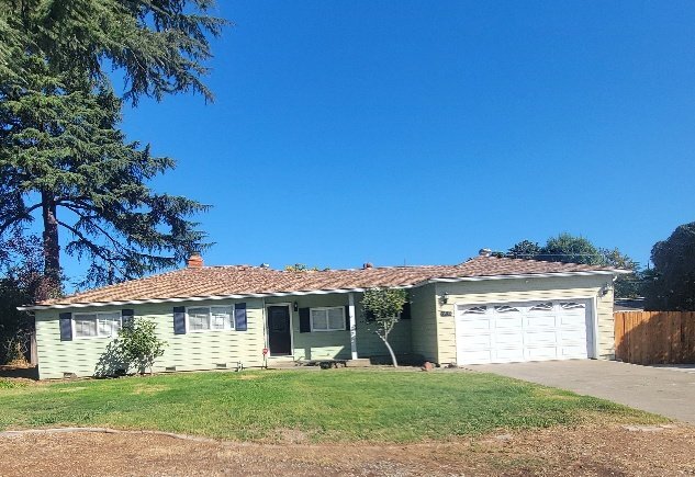 Building Photo - "Charming 3-Bed, 1.5-Bath home