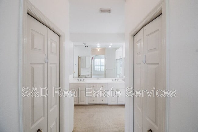 Building Photo - 447 Enclave Pl