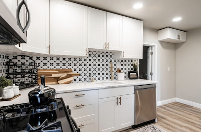 Building Photo - Large 2 Bed, 1 Bath + 2 Bonus Rooms – Two ...