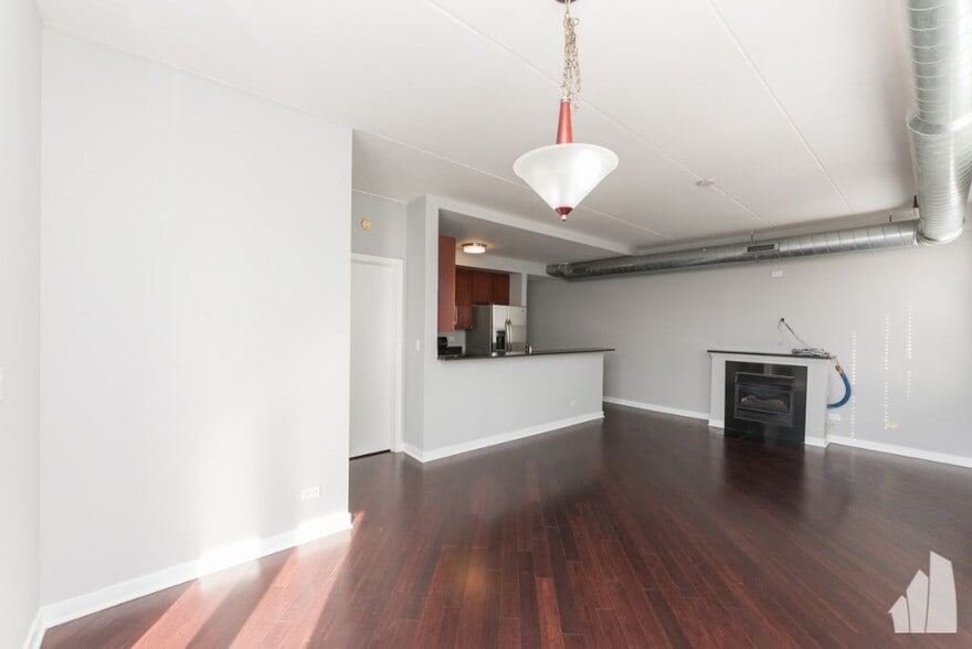 Building Photo - 3550 W Montrose Ave