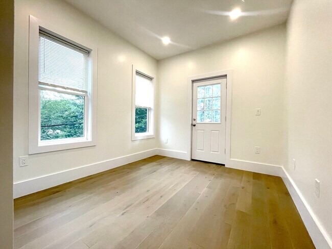 Building Photo - 16 Delle Ave