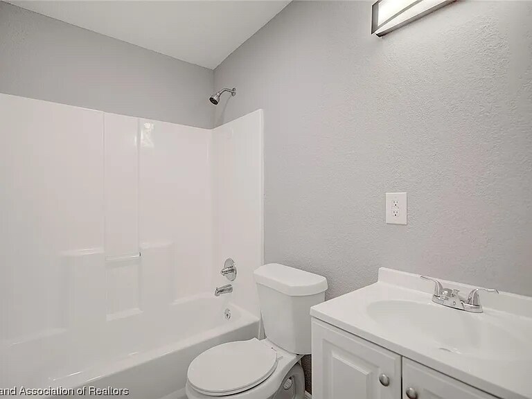 Building Photo - 1911 Roseland Ave