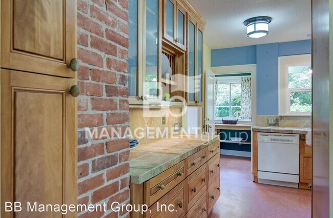Building Photo - 3 br, 1.5 bath House - 5137 NE Wisteria Drive