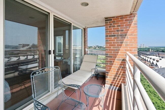 Building Photo - 197 8th St