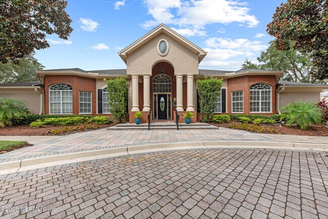 Building Photo - 13810 Sutton Park Dr N