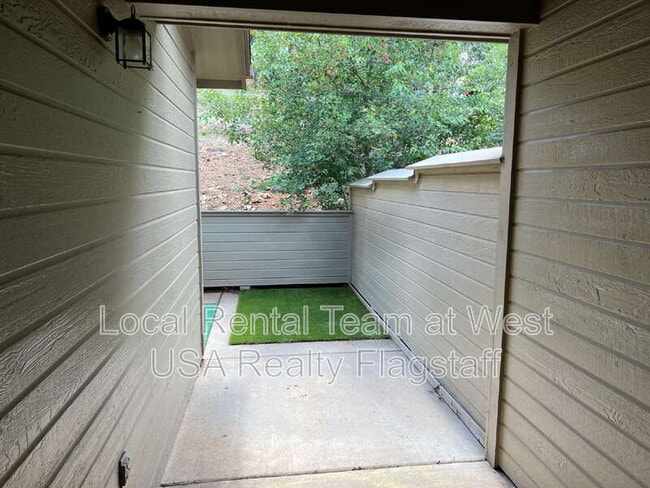 Building Photo - 6087 E Mountain Oaks Dr