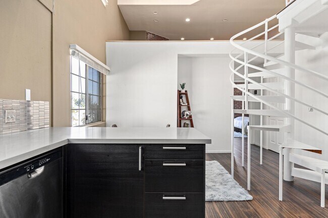 Building Photo - 10777 Ashton Ave