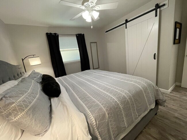 Building Photo - 2713 N Locust St