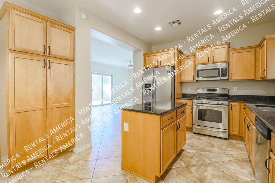 Building Photo - 3625 E Zachary Dr