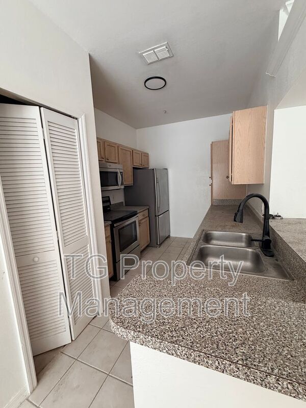 Building Photo - 7800 Point Meadows Dr