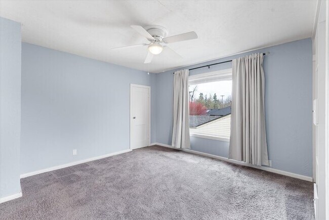 Building Photo - 657 22nd Ave