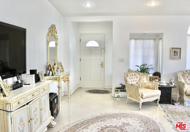 Building Photo - 1265 Bienveneda Ave