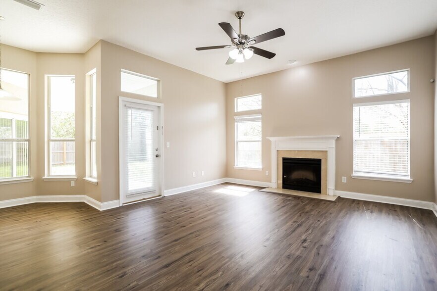 Building Photo - 2620 S Waterleaf Dr