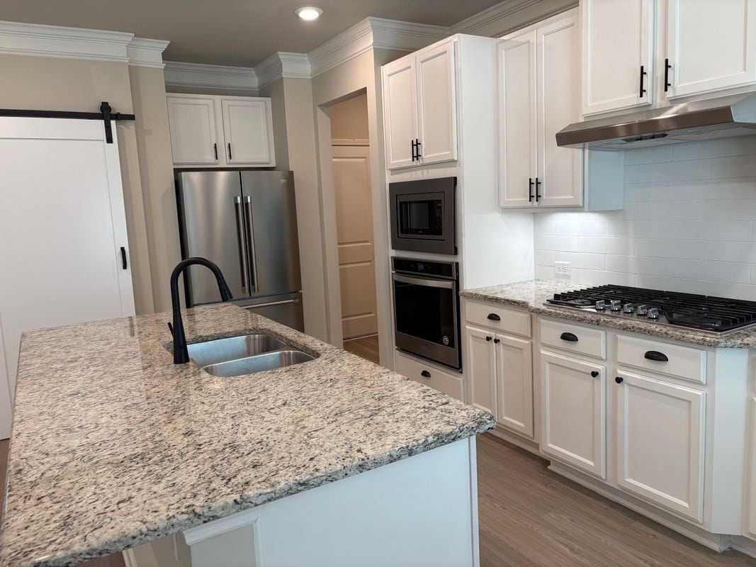 Building Photo - 18 Dorothy Ln