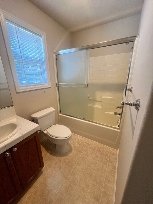 Building Photo - 863 SE Bayshore Cir