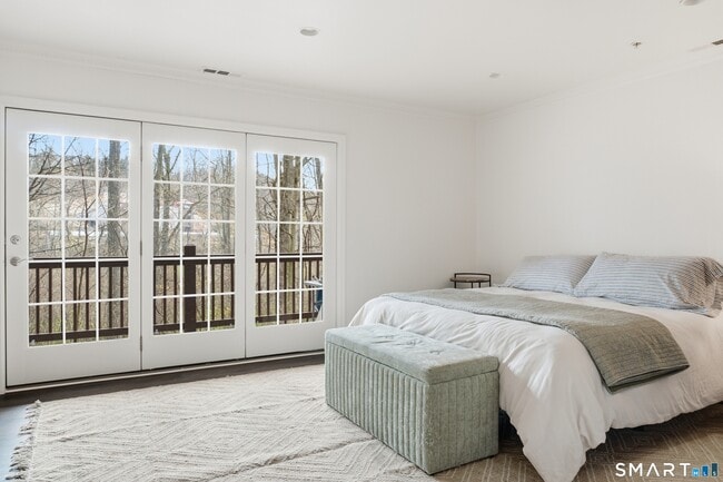 Building Photo - 570 Danbury Rd