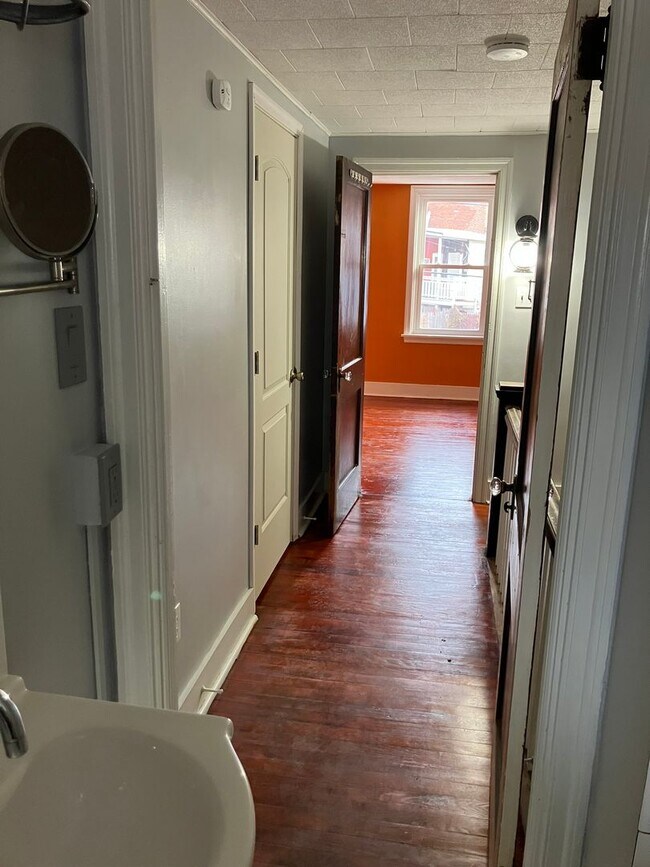 Building Photo - 14 Old Dorwart St