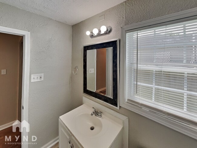Building Photo - 2519 Goliad St