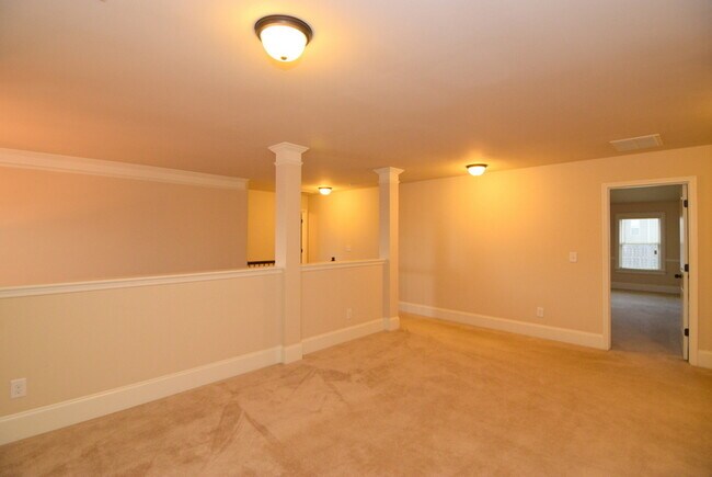 Building Photo - Huge 5 Bed/4 Bath Home Near Ft. Gordon