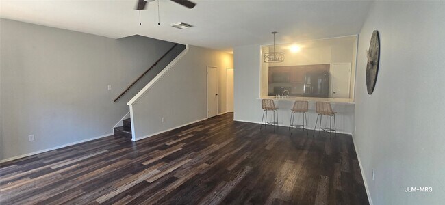 Building Photo - 17471 Red Oak Dr