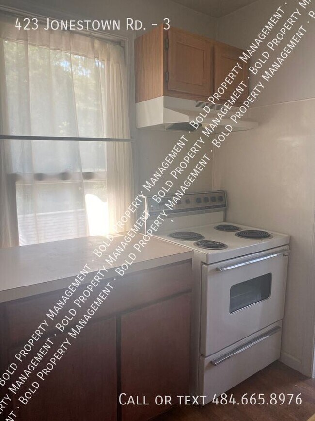 Building Photo - 423 Jonestown Rd