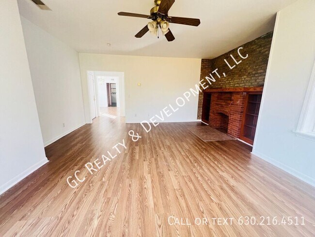 Building Photo - 6124 S Whipple St