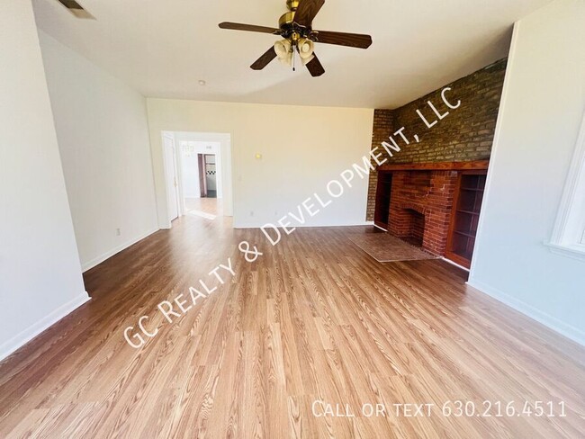 Building Photo - ***CHICAGO LAWN NEIGHBOORHOOD / 2 BDRM - 1...