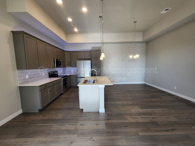 Building Photo - 305 High Point Dr