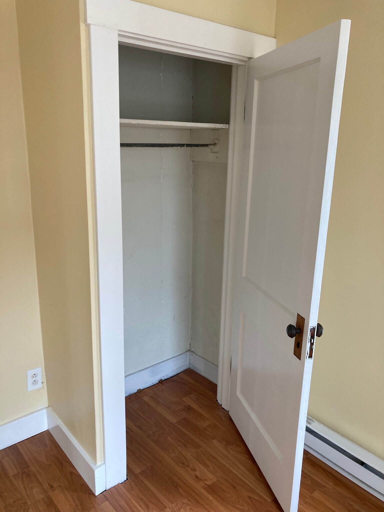 Building Photo - 240 W Hallam Ave