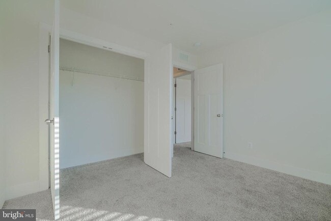 Building Photo - 617 Snapdragon Ct