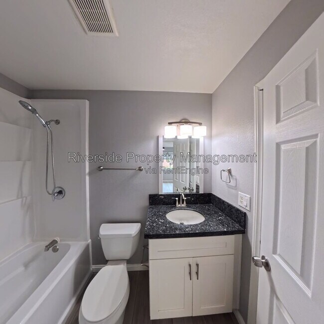 Building Photo - 5025 Pearblossom Dr