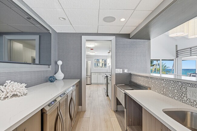 Building Photo - 4740 S Ocean Blvd