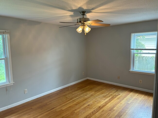 Building Photo - 4402 Millvale Dr SW
