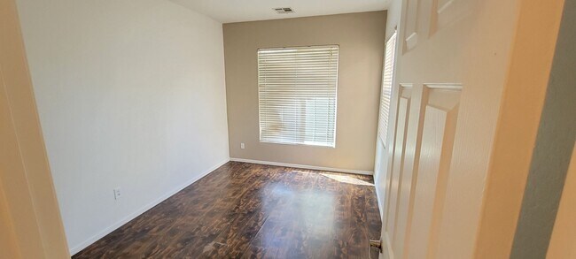 Building Photo - 1414 E Bautista Rd