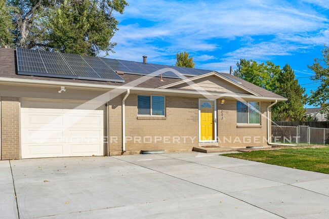 Primary Photo - Newly Renovated Half-Duplex with Huge Fenc...