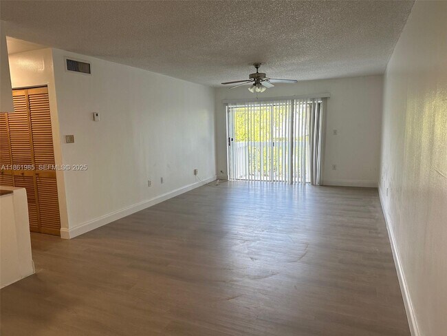 Building Photo - 1801 NE 140th St