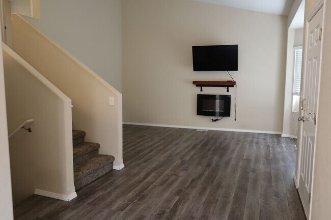 Building Photo - Home in CDA Place