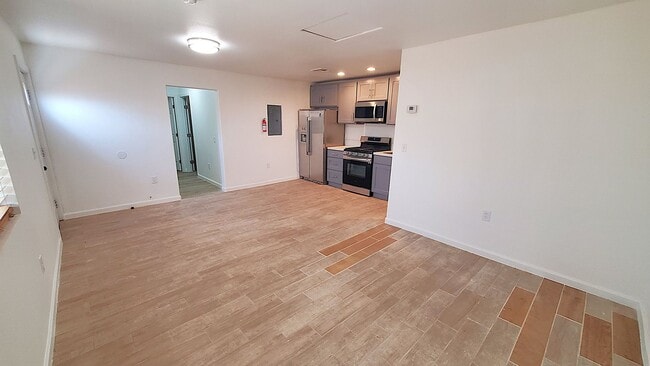 Building Photo - Just remodeled 2 bedrooms and 2 full bathrooms apartment.