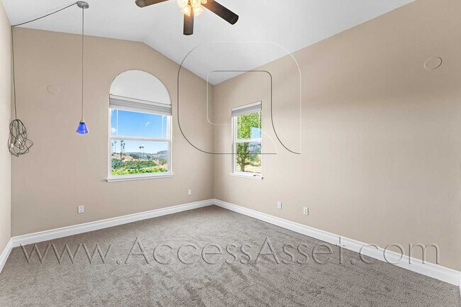 Building Photo - Designer Single-Story Home with Gourmet Kitchen & Mountain Views