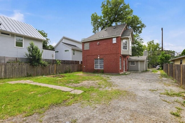 Building Photo - 915 Vargas Rd