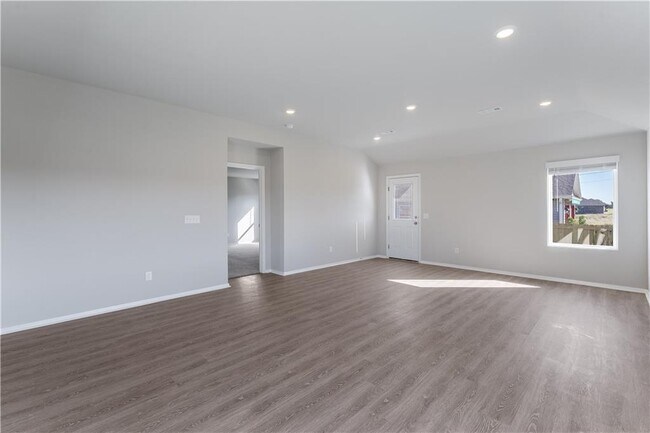 Building Photo - 2111 E Annette Dr