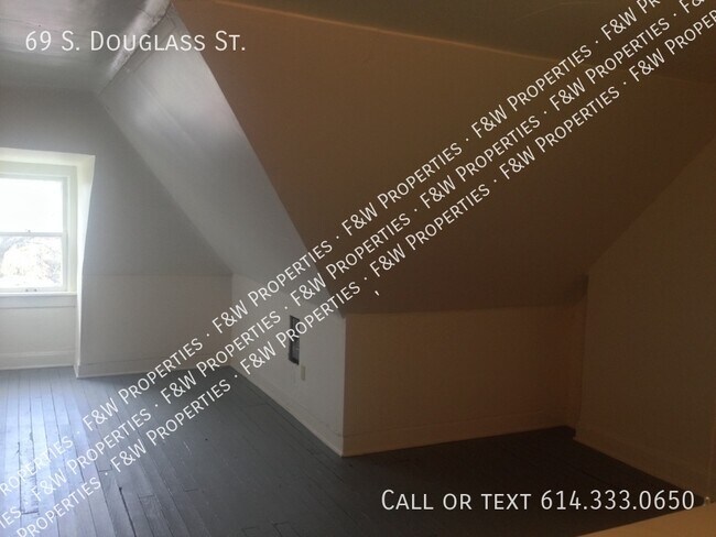 Building Photo - 69 S Douglass St